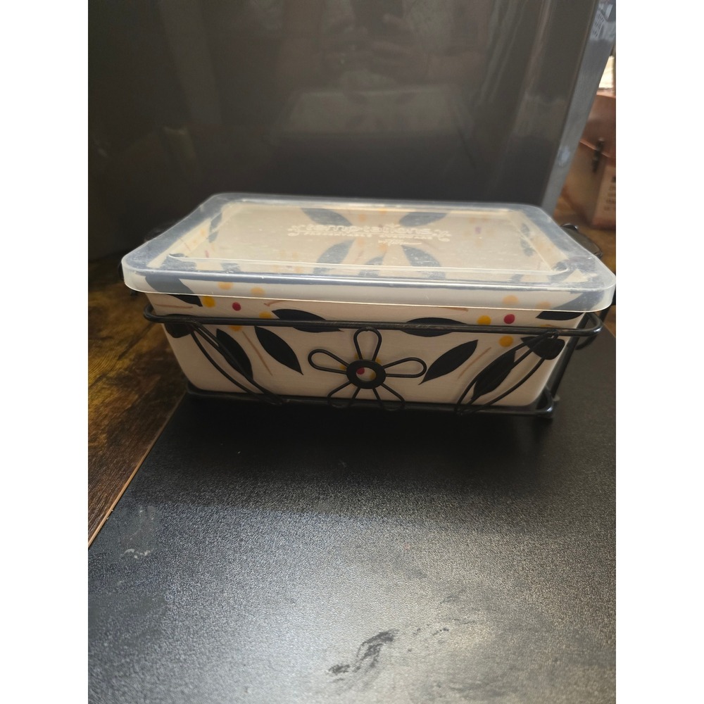 Temp-tations Old World Vivid 1.5QT Ceramic Baker with Lid and Wire Rack Black